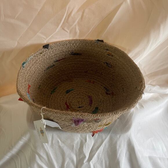 Handmade basket from Bangladesh - Picture 2 of 5